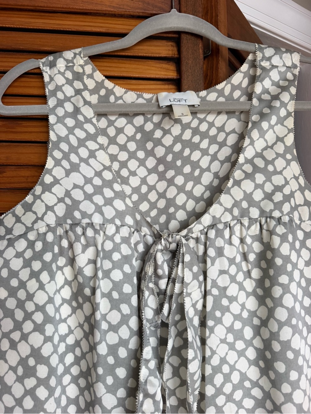 LOFT Gray and White Sleeveless Tie-Front Dot Print Camisole